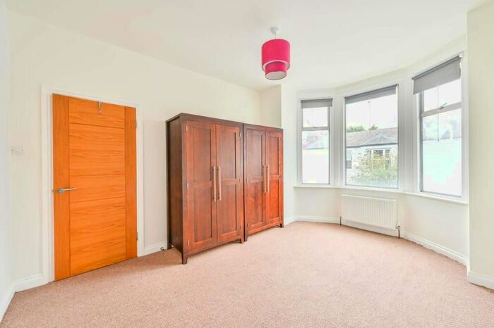3 Bedroom Maisonette To Rent In Leslie Road, East Finchley, N2