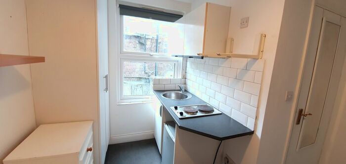 Studio To Rent In Blythe Road, West Kensington, W14