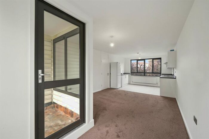 4 Bedroom Flat To Rent In Summerwood Road, Isleworth, TW7