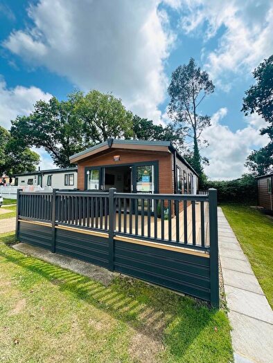 2 Bedroom Caravan For Sale In Perowne Way, Sandown, PO36