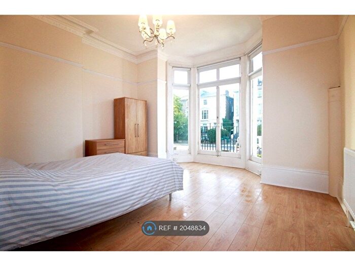 3 Bedroom Flat To Rent In Camden Road, London, NW1