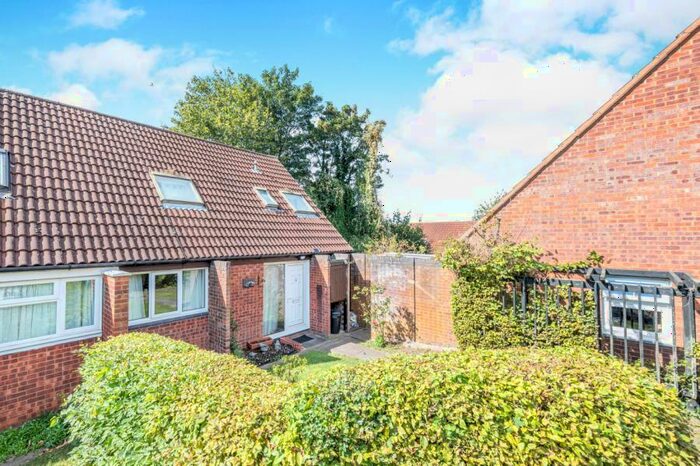 3 Bedroom House To Rent In Langcliffe Drive, Heelands, MK13