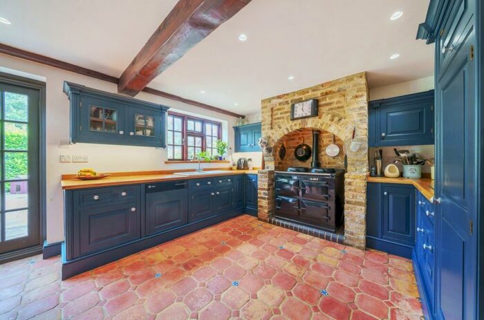 5 Bedroom Detached House To Rent In Garden Lane Bromley, BR1