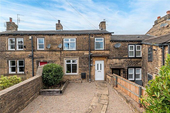 3 Bedroom Semi Detached House For Sale In Cottingley Road, Allerton, Bradford, West Yorkshire, BD15