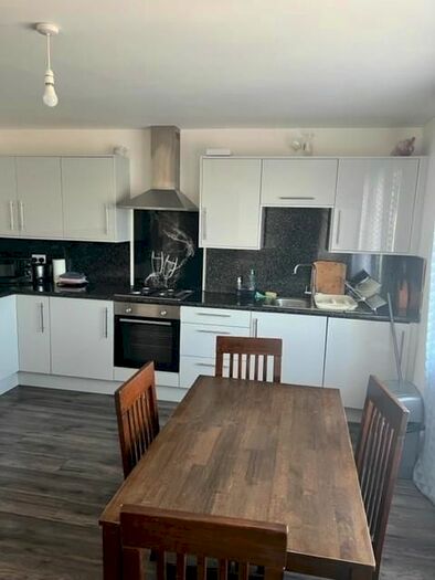 3 Bedroom Flat To Rent In High Road, Chadwell Heath, Romford, RM6