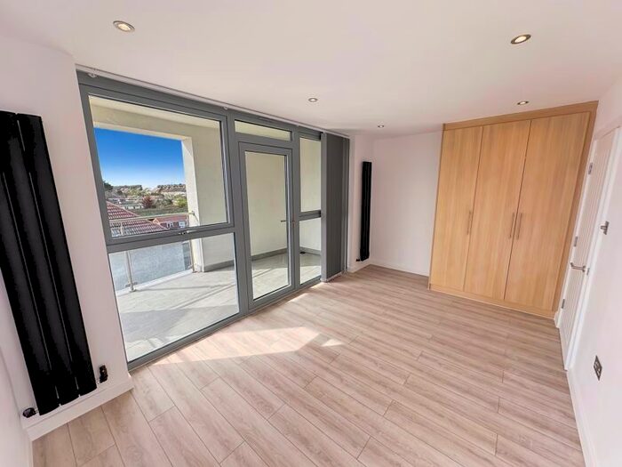 2 Bedroom Flat To Rent In Farnham Road, Slough, SL2