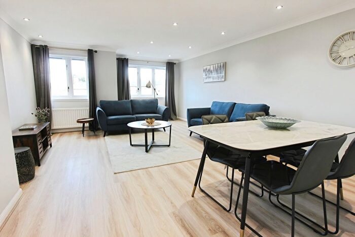 3 Bedroom Flat To Rent In Learmonth Avenue, Edinburgh, EH4