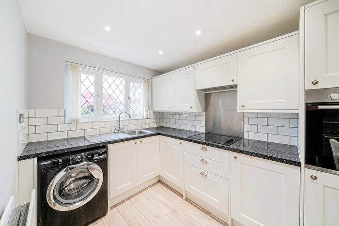 2 Bedroom Bungalow For Sale In Woodmere Avenue, Croydon, CR0