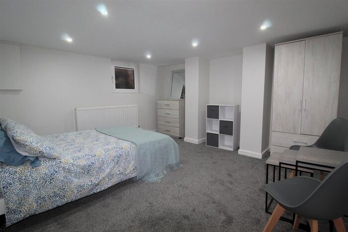 1 Bedroom Flat To Rent In Glebe Avenue, Leeds, LS5