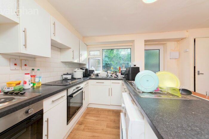 6 Bedroom Semi-Detached House To Rent In Egginton Road, Brighton, BN2