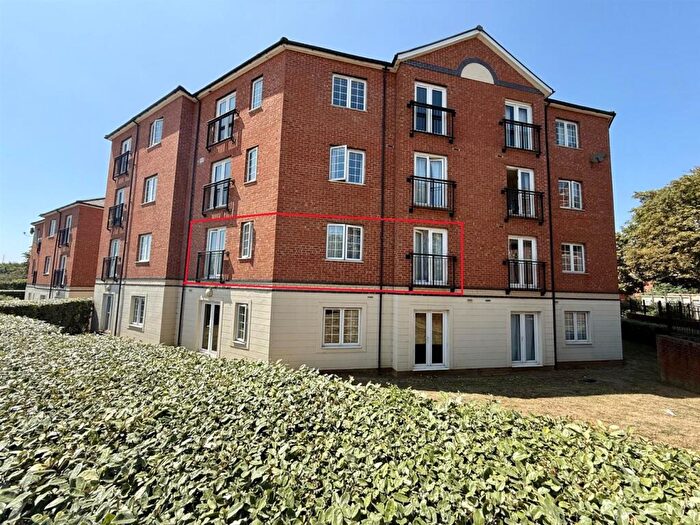 2 Bedroom Apartment For Sale In Great Western Road, Gloucester, GL1