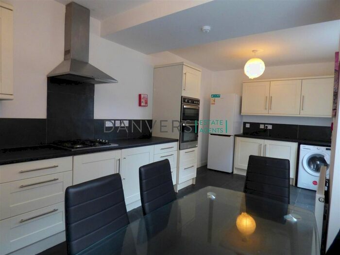 4 Bedroom Detached House To Rent In Westcotes Drive, Leicester, LE3