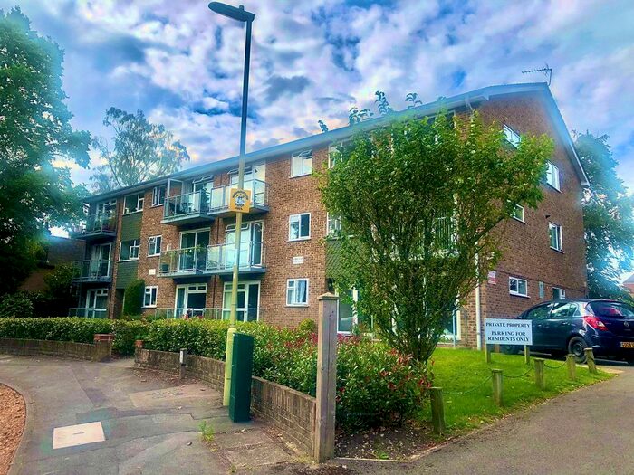 2 Bedroom Flat To Rent In Gable End, Clockhouse Road, Farnborough, GU14