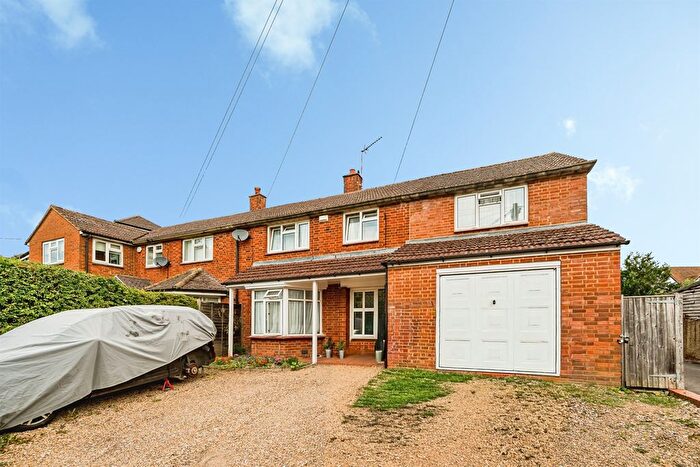 4 Bedroom Semi-Detached House For Sale In Church Walk, Burnham, Slough, SL1