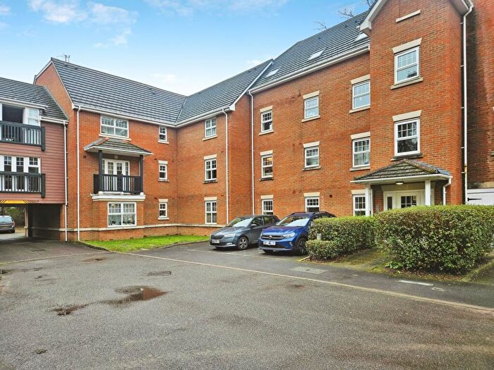 2 Bedroom Apartment For Sale In Worth Park Avenue, Crawley, West Sussex, RH10