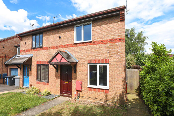 2 Bedroom Semi Detached House To Rent In Primrose Close, Kettering, NN16