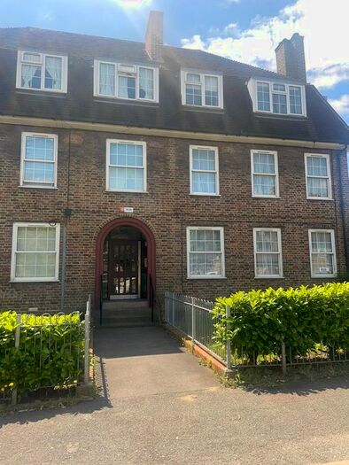 2 Bedroom Flat To Rent In Lushington Road, London, SE6