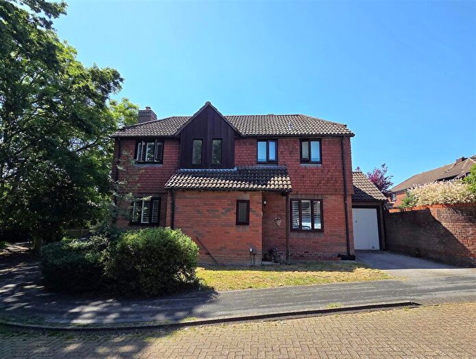 4 Bedroom Detached House For Sale In Belfry Walk, Titchfield Common, PO14