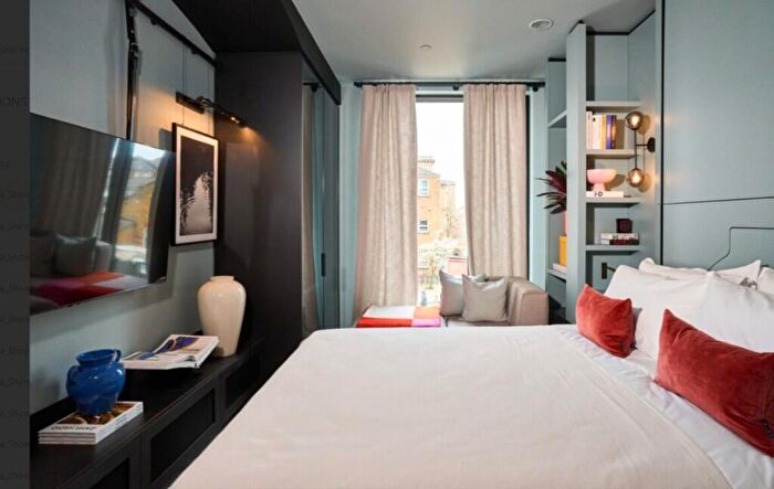Studio To Rent In Haydon Way, London, SW11