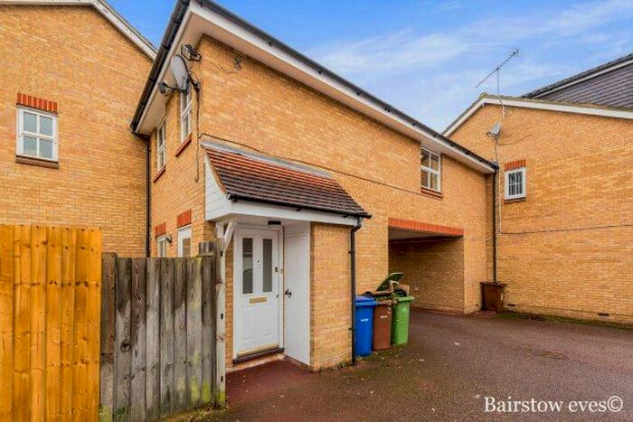 2 Bedroom Property To Rent In Swallow Close, Grays, RM16