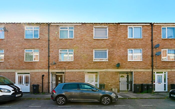 3 Bedroom Terraced House To Rent In Blackwell Close, London, E5