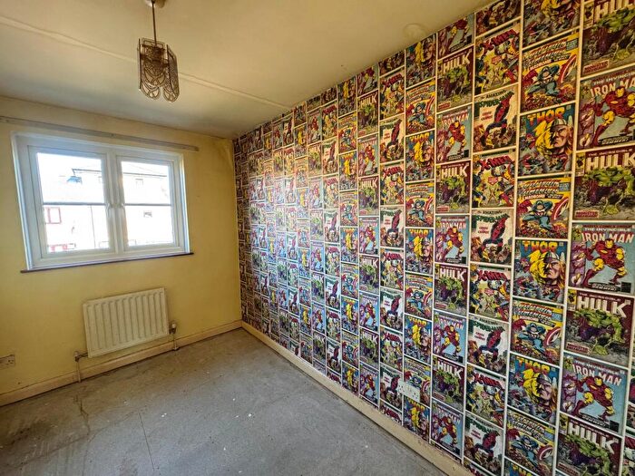 3 Bedroom Terraced House For Sale In Medway Close, Ilford, Greater London, IG1