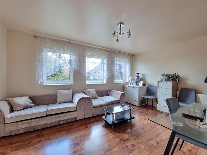 1 Bedroom Maisonette To Rent In Oak Street, Romford, RM7