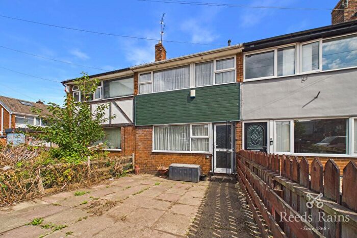 3 Bedroom Terraced House For Sale In South Parade, Morley, Leeds, West Yorkshire, LS27