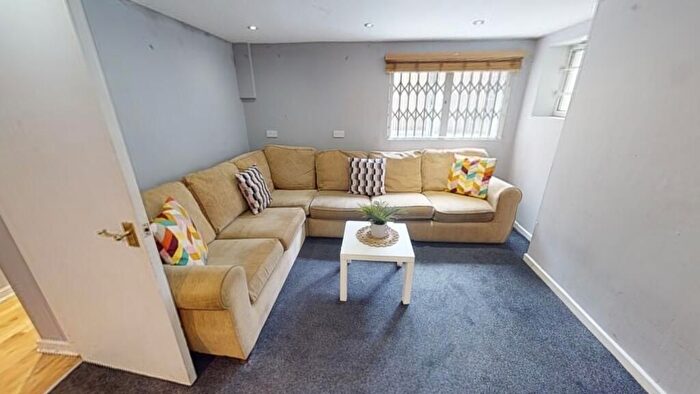 6 Bedroom Semi-detached House To Rent In Gregory Boulevard, Nottingham, NG7