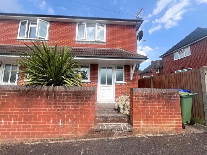 2 Bedroom End Of Terrace House To Rent In St. Christophers Road, Farnborough, Hampshire, GU14