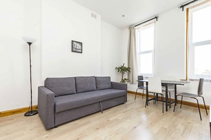 2 Bedroom Flat To Rent In North End Road, West Kensington, W14