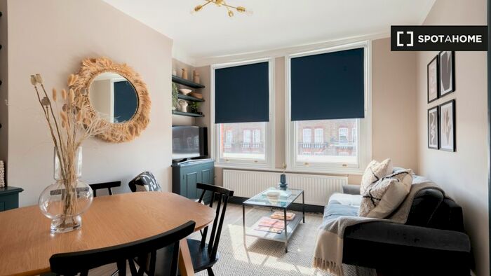 2 Bedroom Flat To Rent In Queenstown Rd, SW8