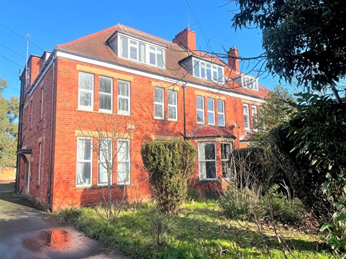 10 Bedroom Semi-Detached House For Sale In Newland Park, Hull, HU5