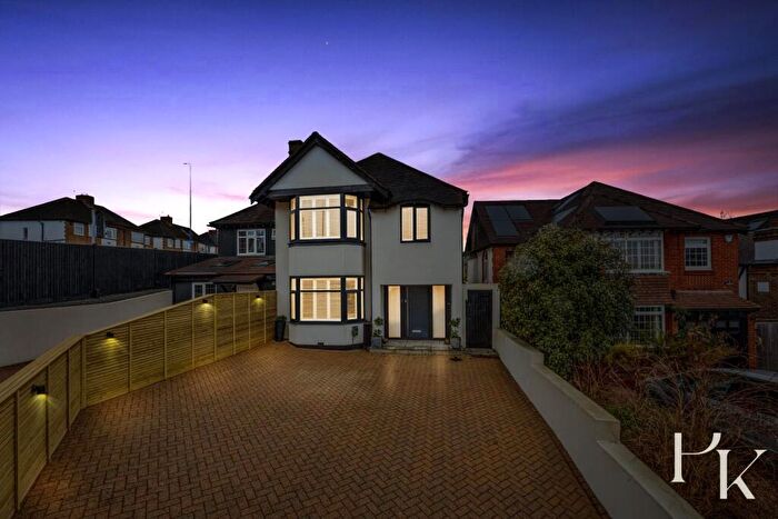 4 Bedroom House For Sale In Woodland Drive, Hove, BN3