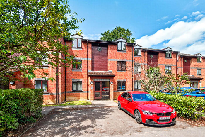 1 Bedroom Flat For Sale In Wayland Close, Bracknell, RG12