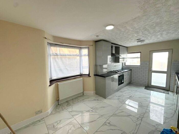 3 Bedroom Semi Detached House To Rent In Terrace Road, London, E13