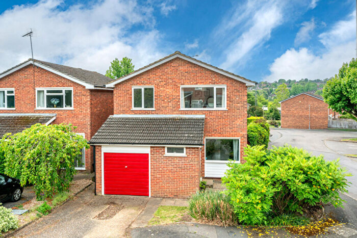 4 Bedroom Detached House For Sale In Chiltern Park Avenue, Berkhamsted, HP4