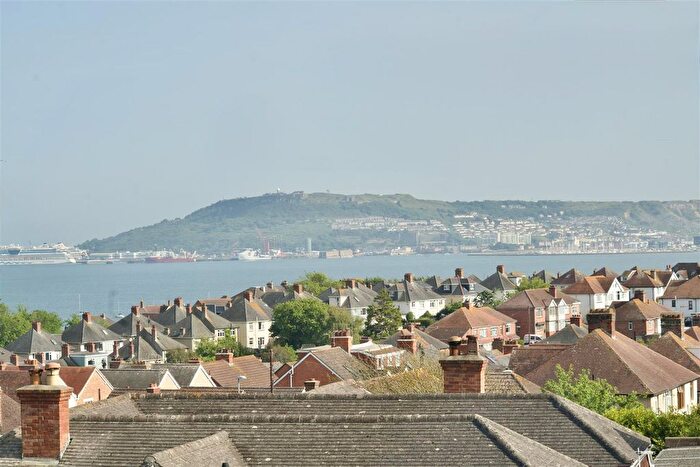 3 Bedroom Flat For Sale In Buxton Road, Weymouth, DT4
