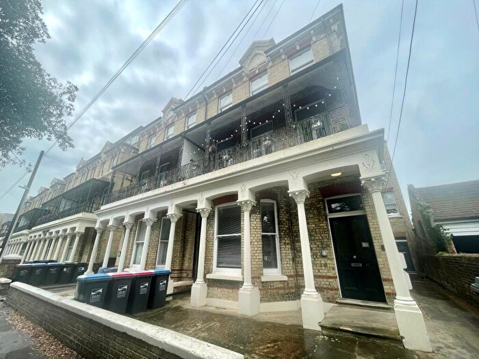 1 Bedroom Flat To Rent In Adrian Square - Westgate-On-Sea, CT8