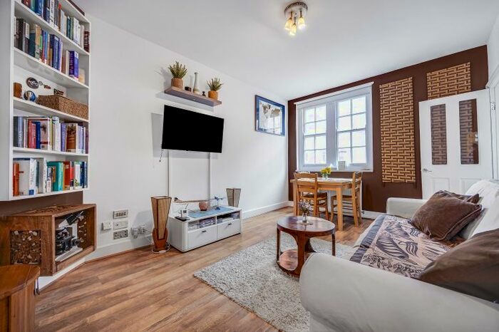 1 Bedroom Flat To Rent In Tavistock Place, London, WC1H