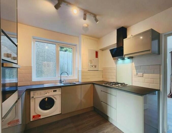 3 Bedroom Detached House To Rent In The Chase, Guildford, GU2