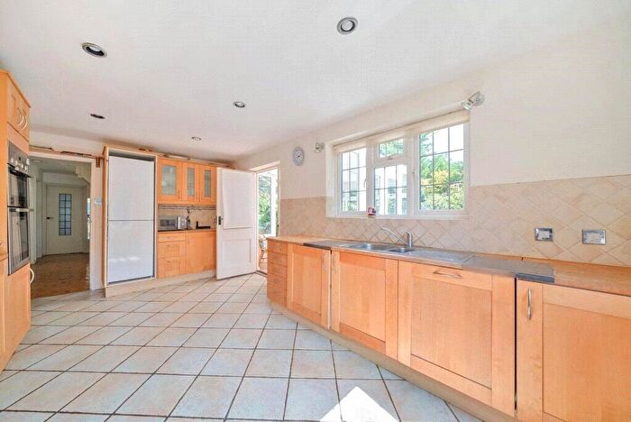 3 Bedroom Detached House For Sale In Woodstock, West Clandon, GU4
