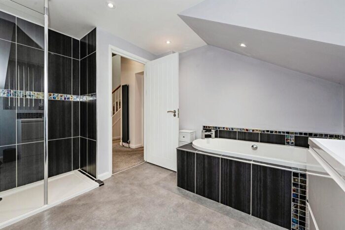 4 Bedroom Detached House For Sale In Graig Road, Godrergraig, Swansea, SA9