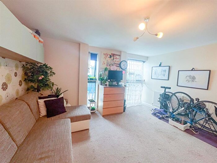 1 Bedroom Flat For Sale In London Road, Croydon, CR0