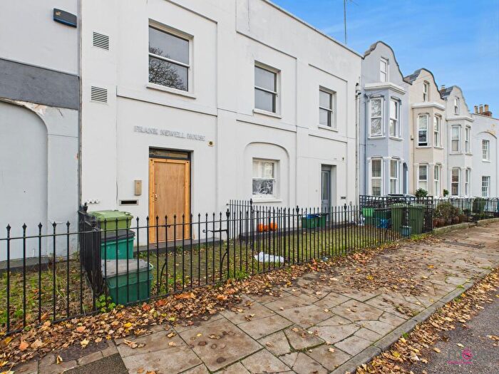 2 Bedroom Flat For Sale In Selkirk Street, Cheltenham, GL52