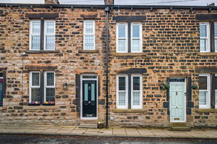 2 Bedroom Terraced House For Sale In Lee Street, Uppermill, Saddleworth, OL3