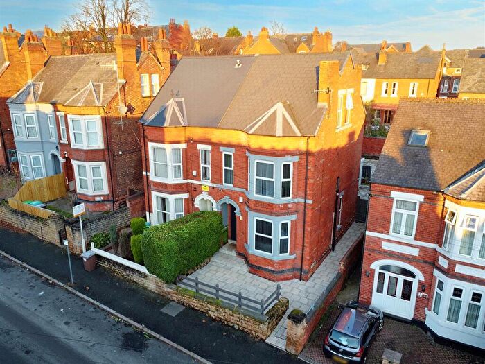 5 Bedroom Semi-Detached House For Sale In Premier Road, Nottingham, NG7