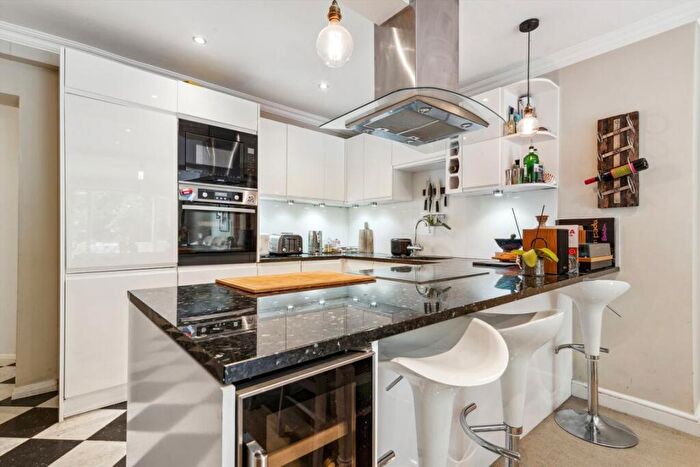 2 Bedroom Flat To Rent In Kennington Park Road, Kennington, SE11