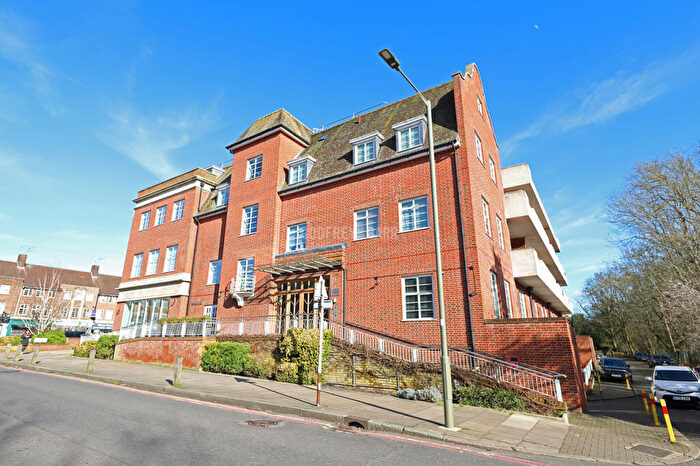 2 Bedroom Apartment For Sale In Kingsley Way, Hampstead Garden Suburb, N2