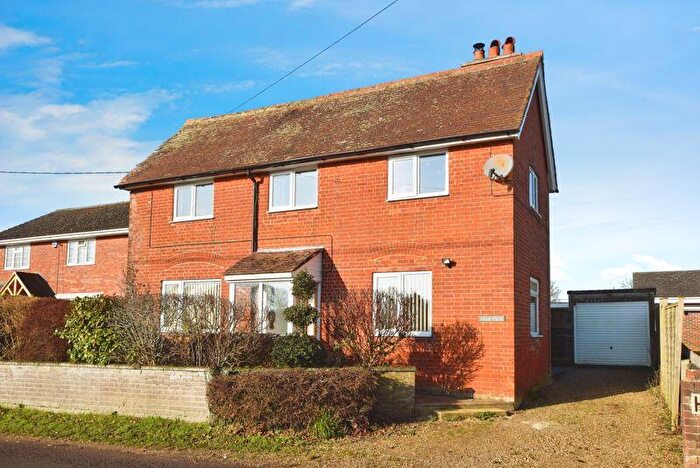 3 Bedroom Detached House For Sale In Field View, Lover ***Watch The Video Tour***, SP5